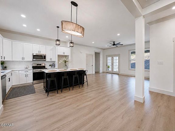 4th image of 136 Cove Springs Dr