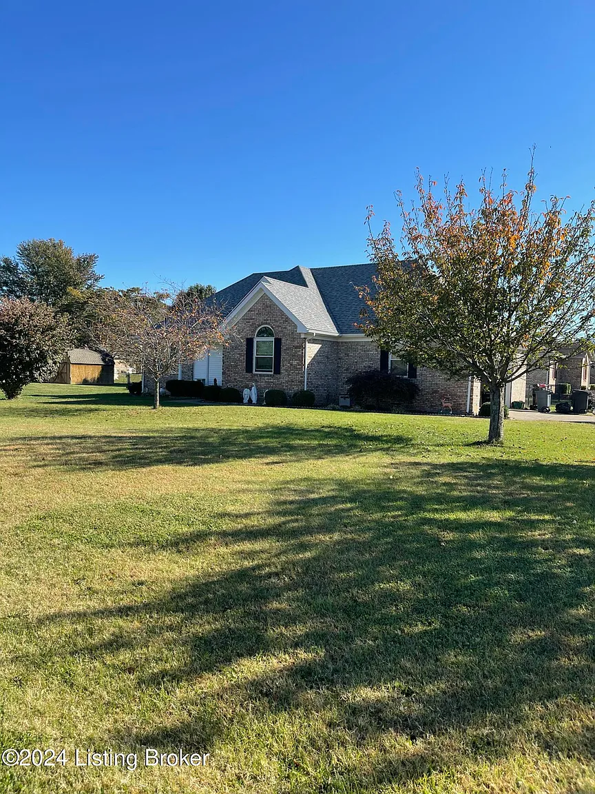 217 Emerald Dr photo 1