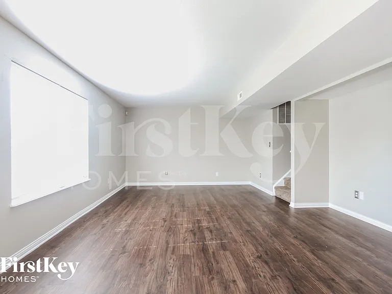 2814 Rothe Ln — Photo 5