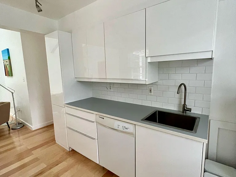 2111 N Scott St #62 — Photo 10
