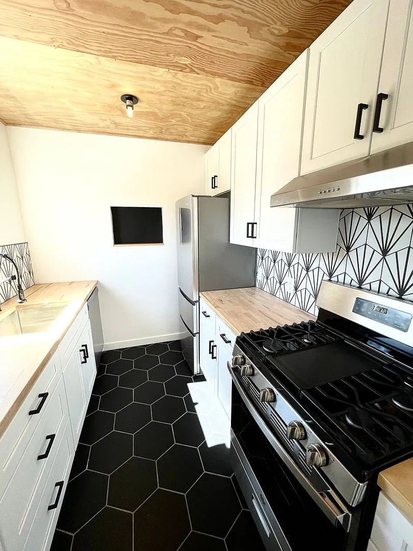 3116 Chaucer St. — Photo 4