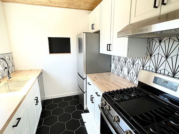 4th image of 3116 Chaucer St #3118