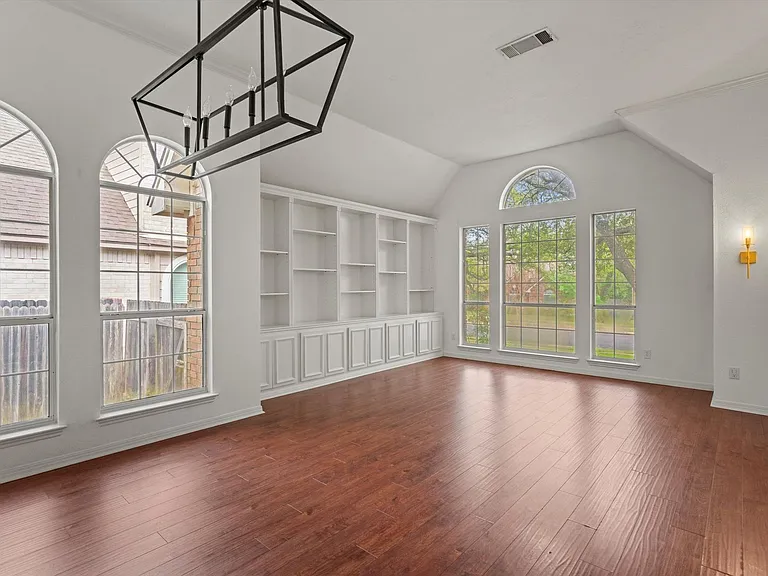 7902 Isaac Pryor Dr — Photo 5
