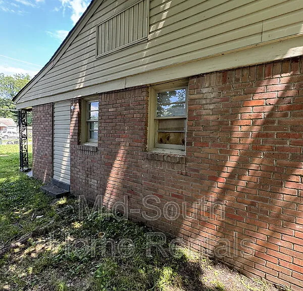 1604 Echles St — Photo 17