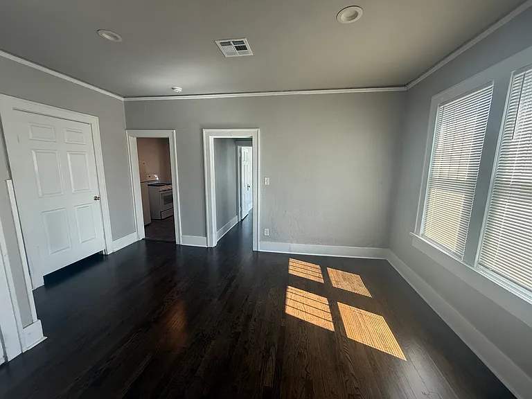 2029 E 2nd St E #1/2 — Photo 3