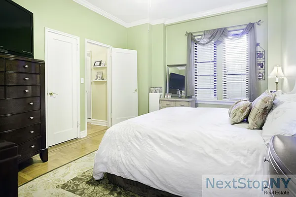 Sold by NextStopNY | media 4