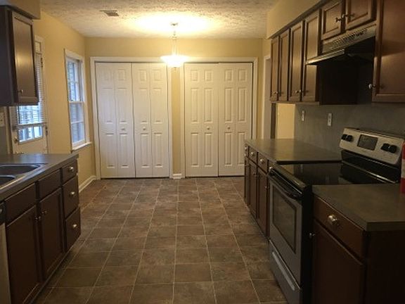 3rd image of 4334-4404 Fairview Dr