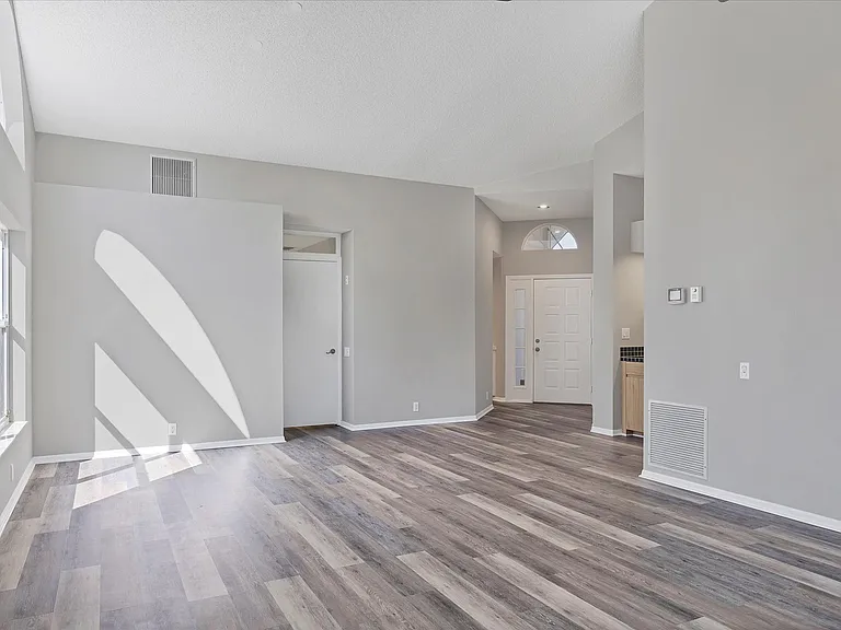 4998 Tamarack Trl — Photo 5
