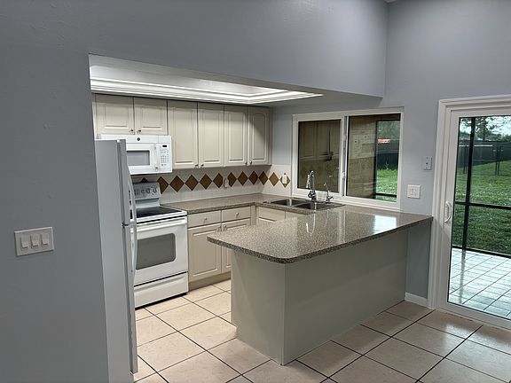 3rd image of 24 NW 15th Pl