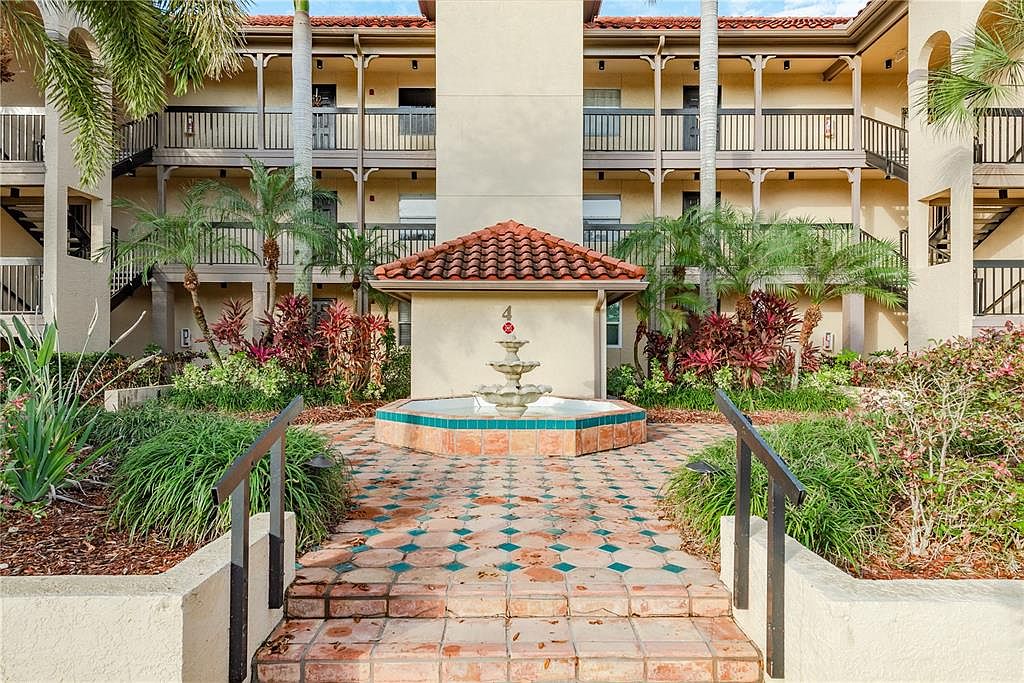 2400 Feather Sound Dr APT 427