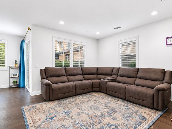 3rd image of 3843 S Oakville Ave