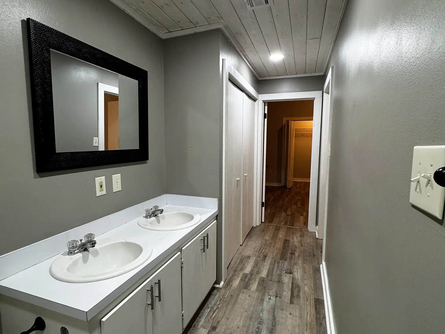 2 bed, 1000 sqft, $1,250 — Photo 3