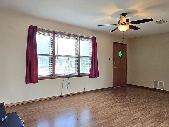 4th image of 307 Pou Ave