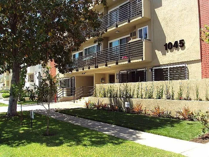1045 S Sherbourne Dr #304 — Photo 1