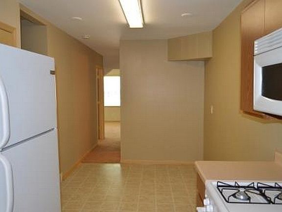4th image of 2905 Commercial Ave #13659354