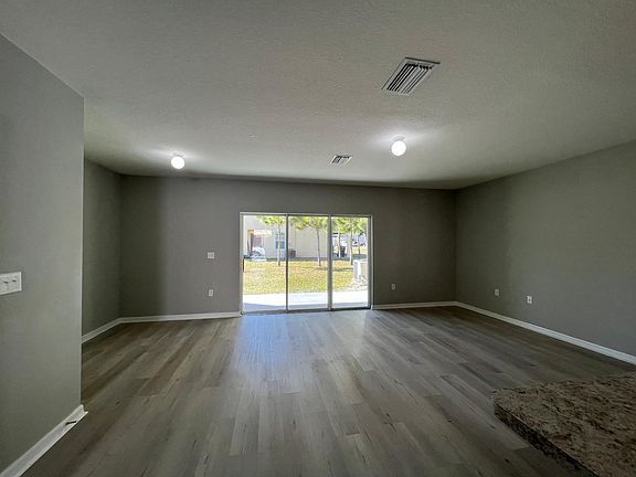 4th image of 9947 Hound Chase Dr