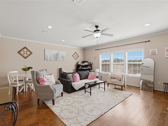 2nd image of 1440 Crescent Ridge Dr
