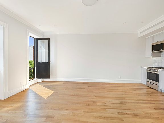 3rd image of 137 W 122nd St #3