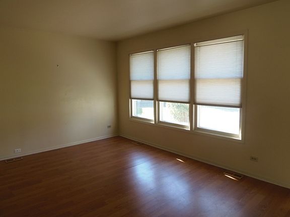 2nd image of 305 Westbury Ct
