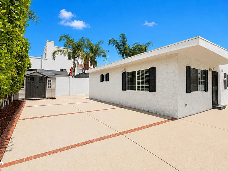 7845 Hillrose St — Photo 3