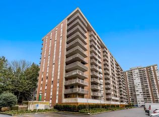 2012 Fullerton Ave #302, North Vancouver, BC V7P3E3