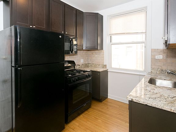 5th image of 520 W Surf St #24-1N