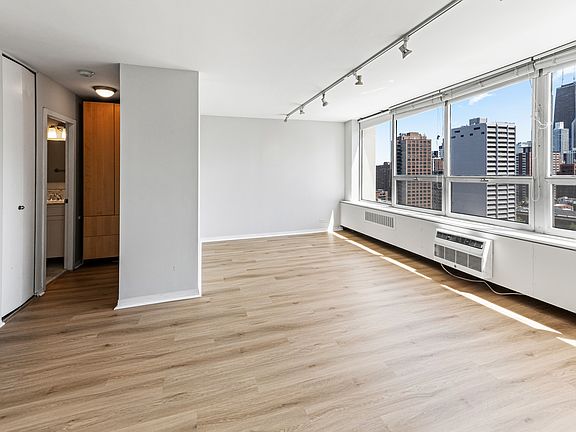 5th image of 70 W Burton Pl APT 1906
