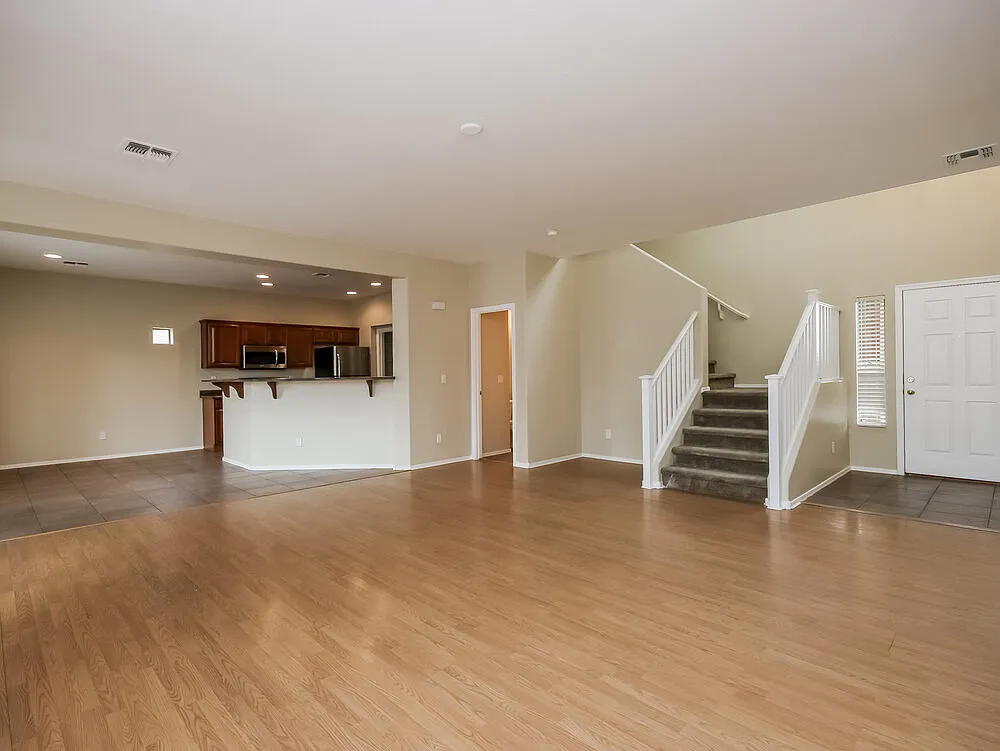 3 bed, 2.0 bath, 2255 sqft, $2,190 — Photo 2