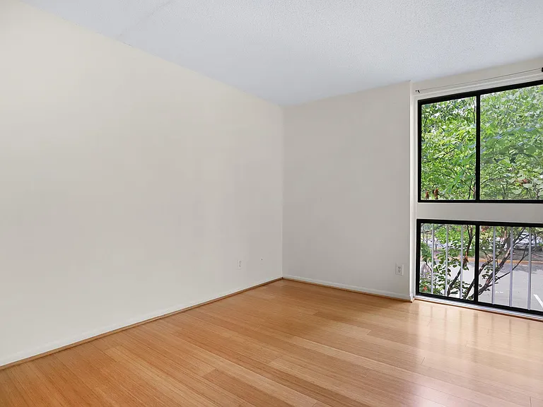 1526 Moorings Dr #12B — Photo 36