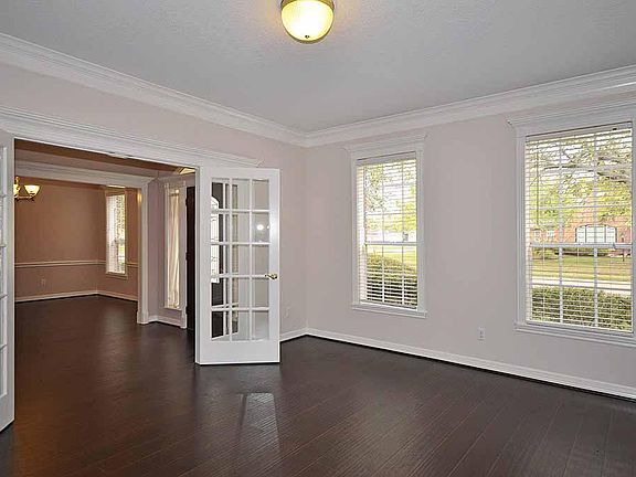3rd image of 89 Rosewood St