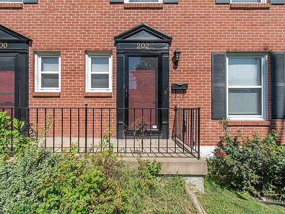 2nd image of 202 E 51st St
