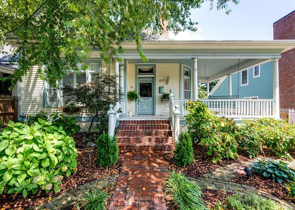 1st image of 1207 Forest Ave