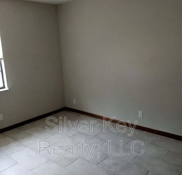 408 & 410 Oklahoma St #2 — Photo 5