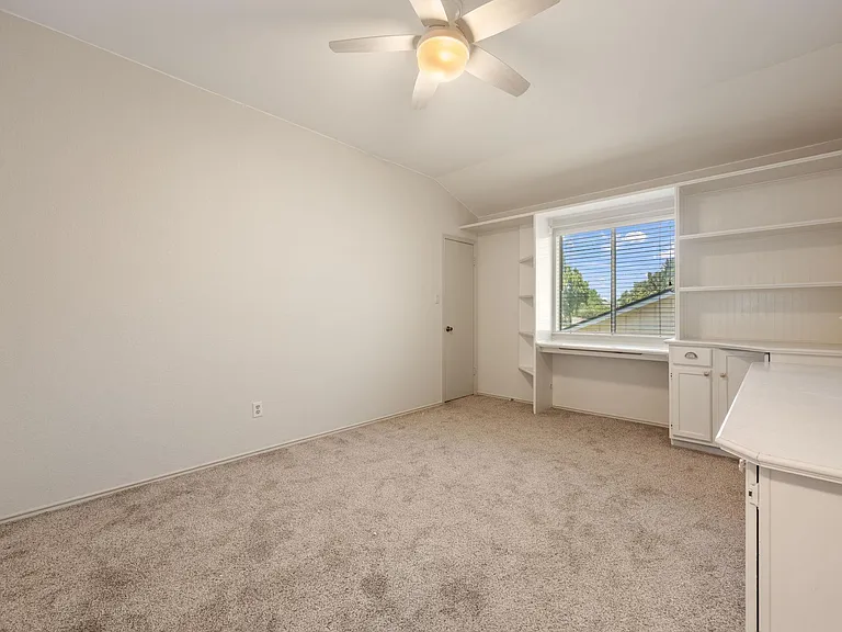 1901 Lobelia Dr — Photo 22