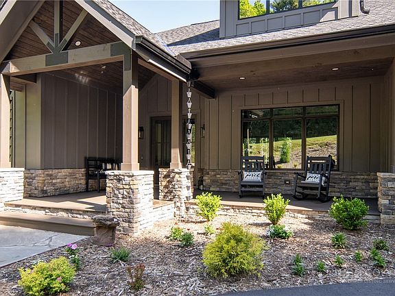 2nd image of 323 Cielo Road