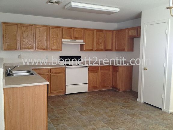3rd image of 8314 W Watkins St