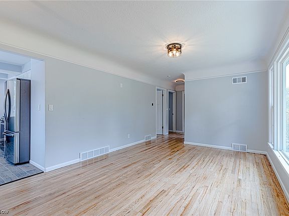 4th image of 2172 Miriam Ave