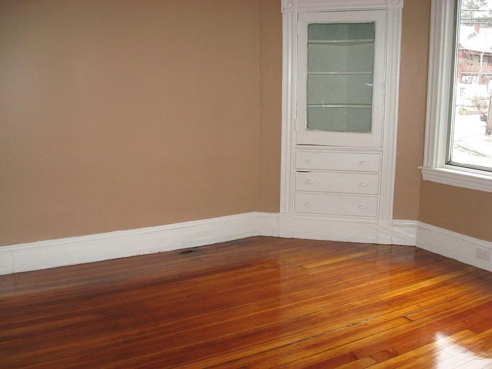 2nd image of 1087 Warren Ave #2