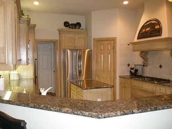 2nd image of 4708 Lakeshore Ct