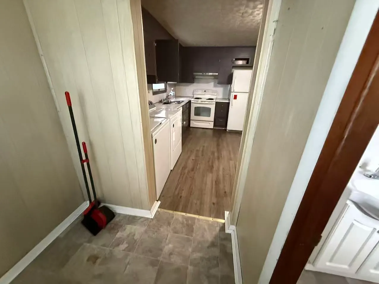 2 bed, 1.5 bath, 1040 sqft, $1,000 — Photo 4