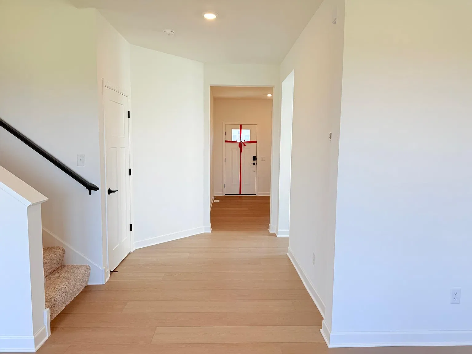 4 bed, 2566 sqft, $3,099 — Photo 3