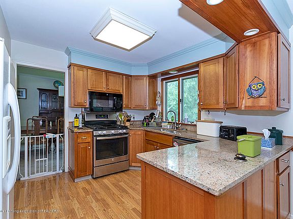 5th image of 862 Whitman Dr