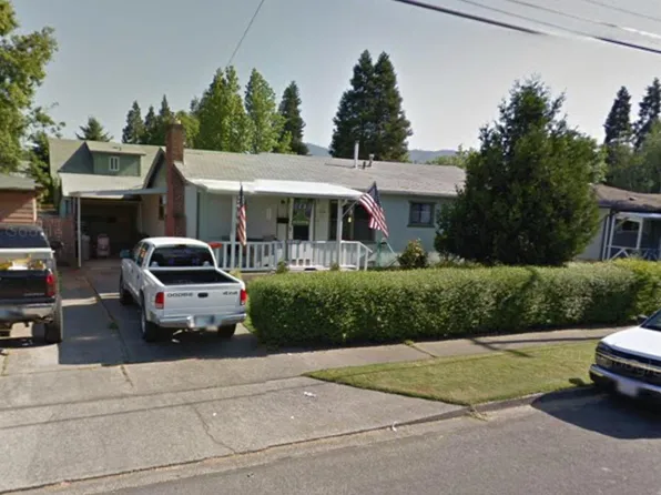 1028 SW J St, Grants Pass, OR 97526