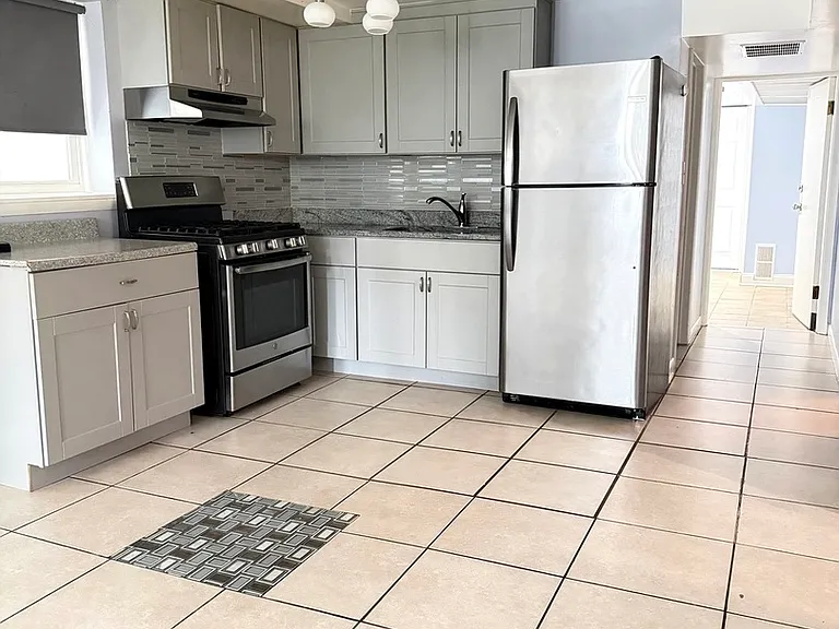 7732 W Addison St #G — Photo 15