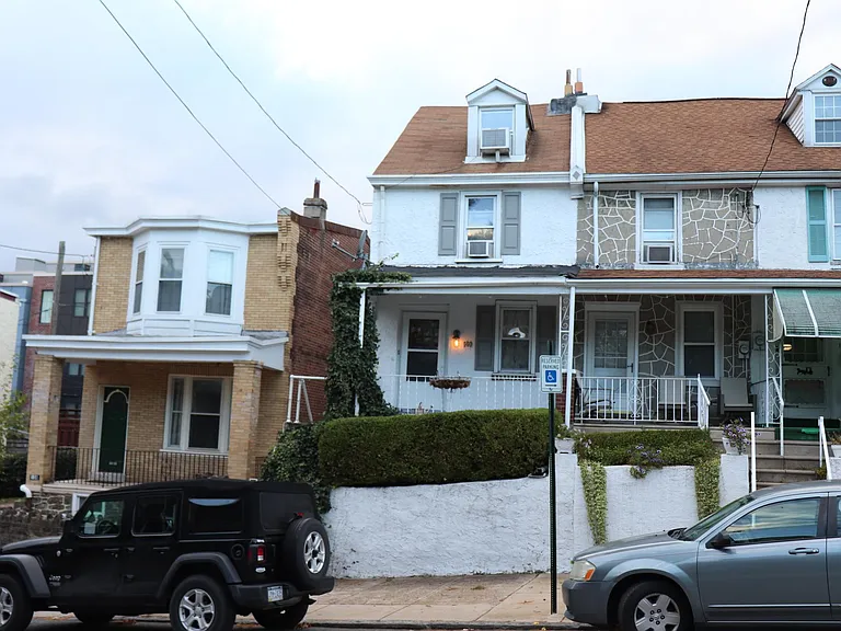 140 Shurs Ln — Photo 2