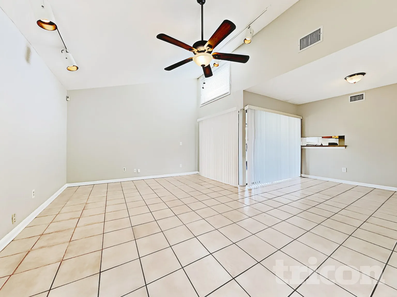 5008 Dollarway Court Tampa FL — Photo 2