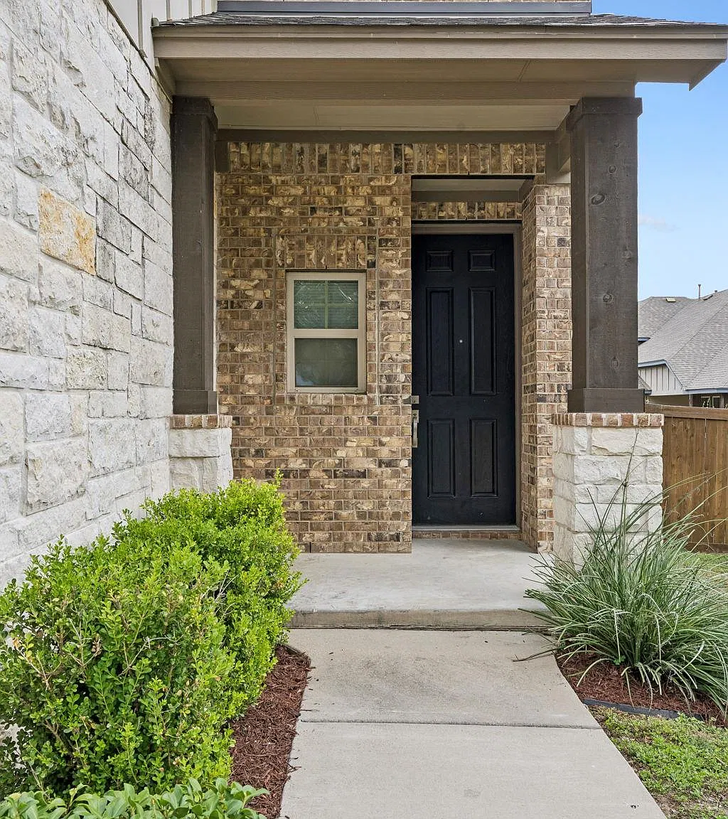 3 bed, 2.5 bath, 1564 sqft, $2,500 — Photo 2
