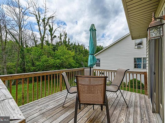 4th image of 107 Hemlock Dr