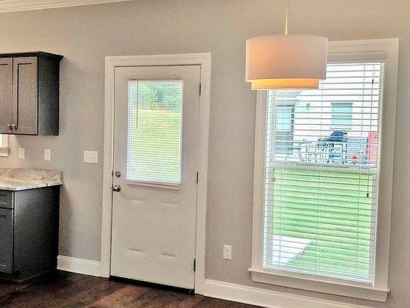 4th image of 430 Walker Cir