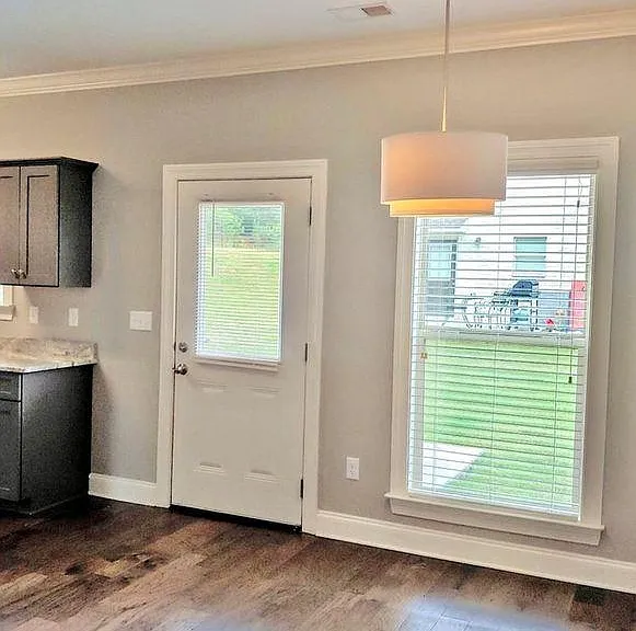 430 Walker Cir — Photo 4
